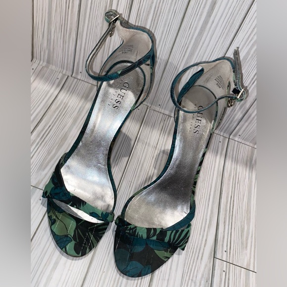 Guess By Marciano Tropical Jungle Leaf Floral Strap Stilettos Sandals Size 8.5 - Picture 10 of 12